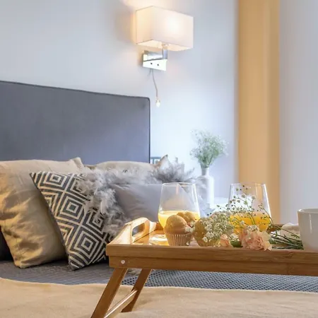 -malagasunapts- Citycentre Rooftop Pool Apartment Malaga